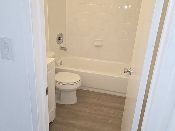 5th image of 511 Raymond Ave #7