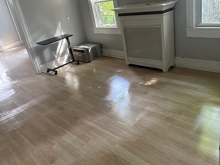 1209 Sanderson Ave — Photo 6