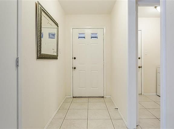 5th image of 405 S Hill Dr