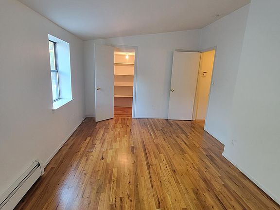 4th image of 190 Bayville Ave APT 2