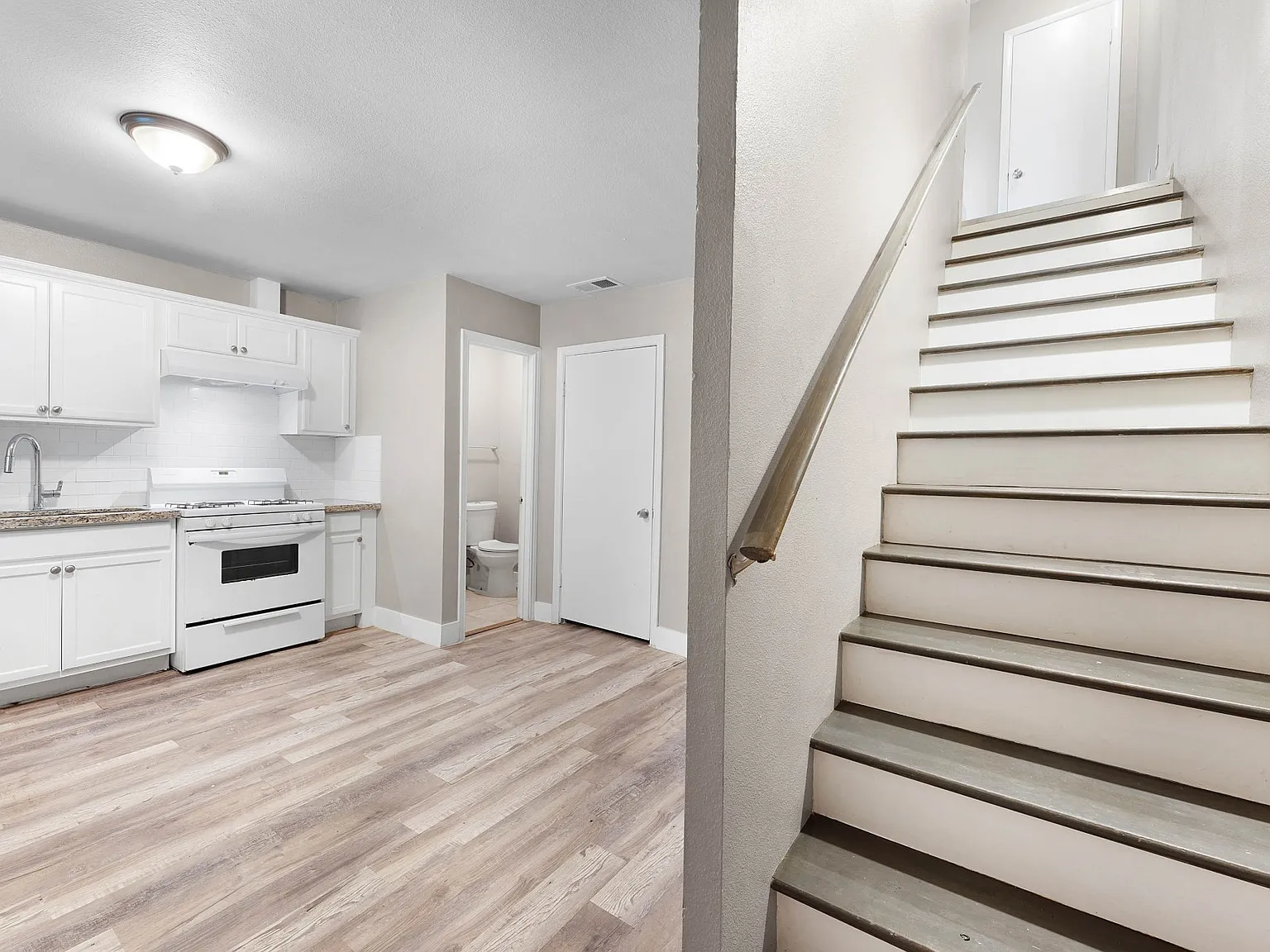 2 bed, 920 sqft, $1,025 — Photo 1