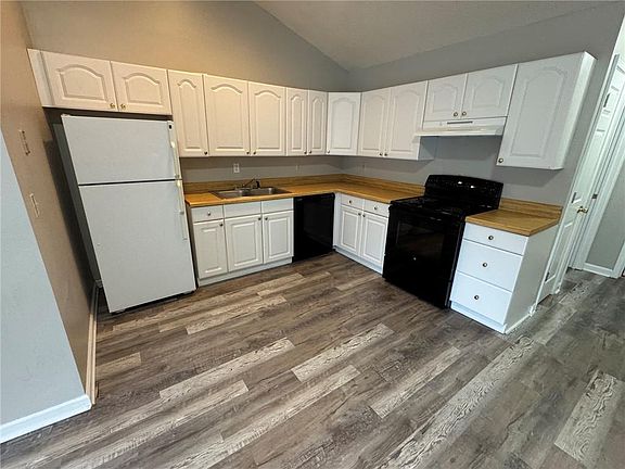 3rd image of 211 Mineral Springs Rd W #B