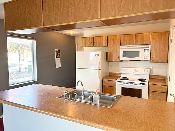 5th image of 702 Broadway Blvd SE APT 5