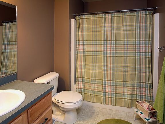 full bath on 2nd floor