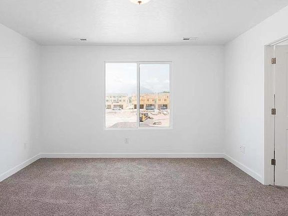 5th image of 544 N Winding River Ave