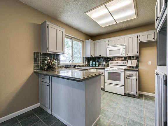 4th image of 6208 Blossom Dr