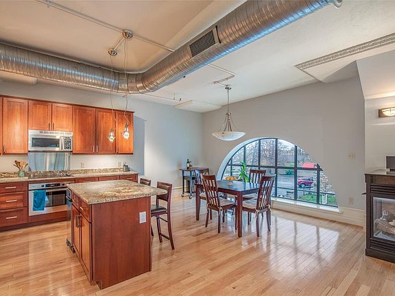 5th image of 4901 Washington Ave #2A