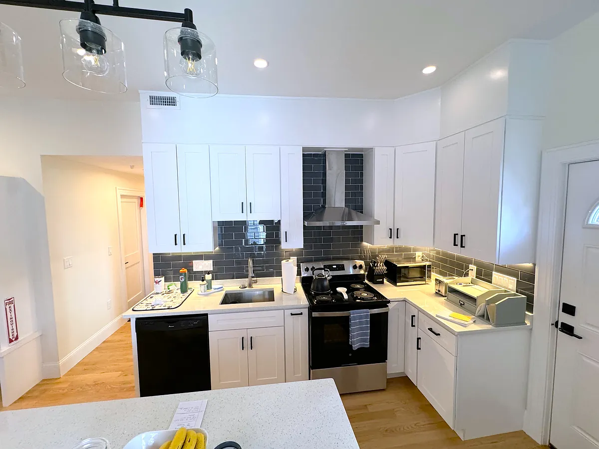 Building Photo - 54 Springfield St #3