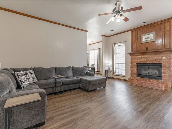 3rd image of 604 SW 160th St