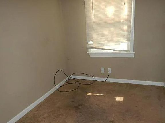 3rd image of 470 Marechal Ln