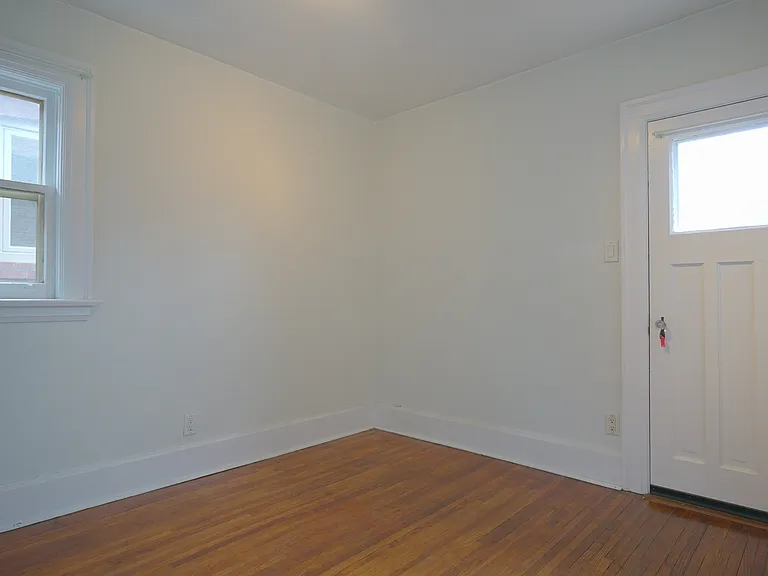 1082 Avenue Rd — Photo 15