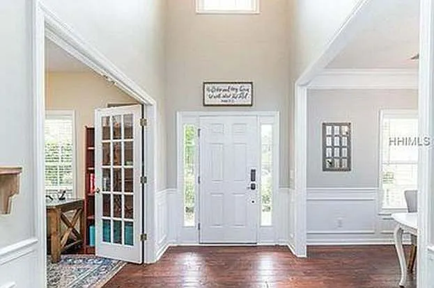 45 Mayfair Dr — Photo 2