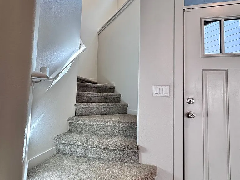 5724 NE 47th St — Photo 15