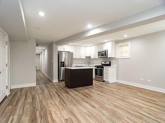 4th image of 4906 N Rockwell St #G