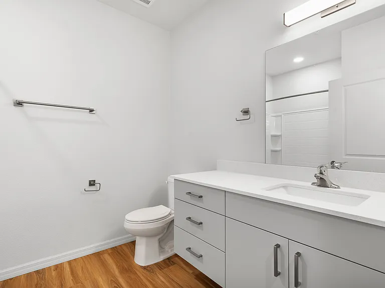 Legacy Oaks Apartment Homes — Photo 10