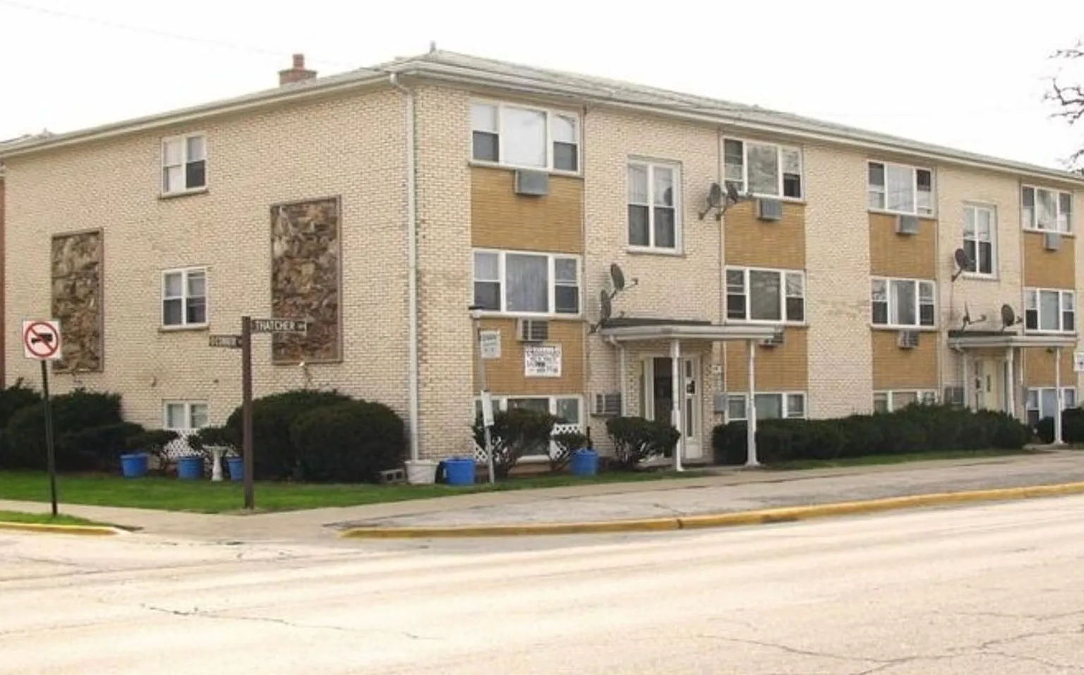 2951 Thatcher Ave — Photo 1