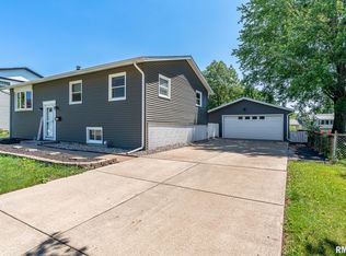 3411 Fairhaven Rd, Davenport, IA 52807