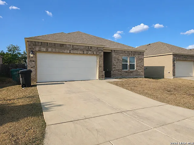 3 bed, 2.0 bath, 1356 sqft, $1,800 — Photo 2