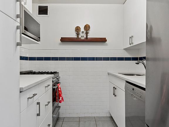 3rd image of 50 Lexington Ave APT 6C