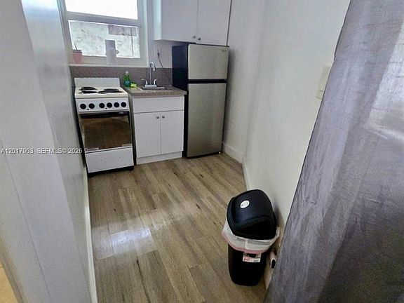 2nd image of 109 SE 9th St #6