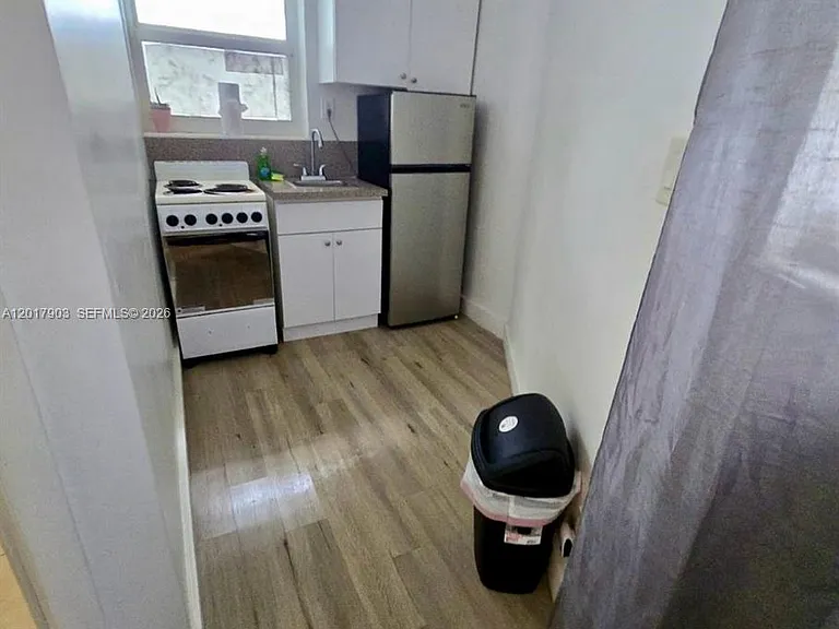 109 SE 9th St #6 — Photo 2
