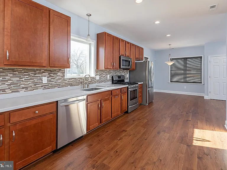 120 Grove St — Photo 11