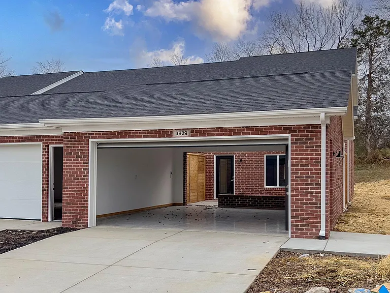 3817 Jett Ln — Photo 32