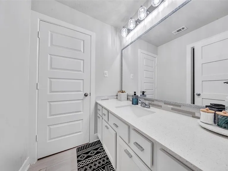 8826 Forest Side Dr — Photo 9