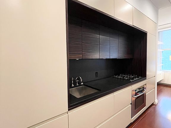 5th image of 55 Wall St APT 722