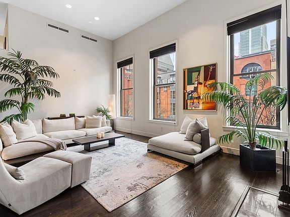 3rd image of 201 Newbury St APT 202