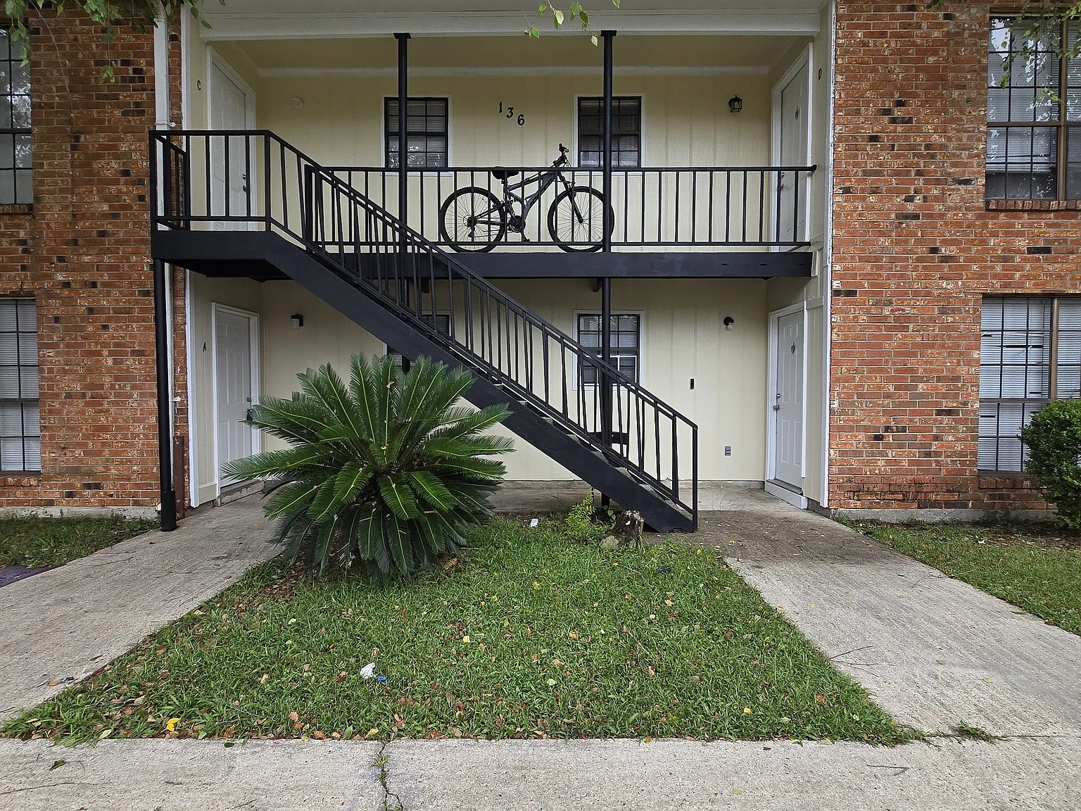 2 bed, 1.5 bath, 1000 sqft, $850 — Photo 1