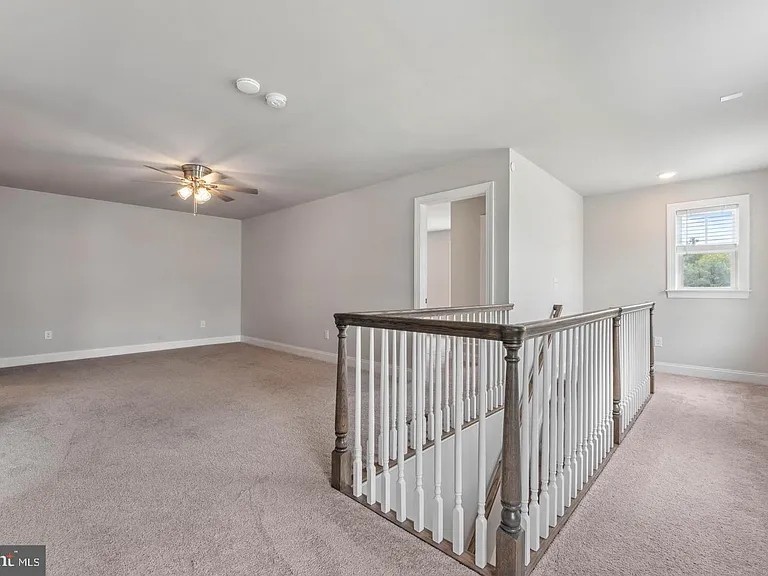 38 Lacey Ln — Photo 24