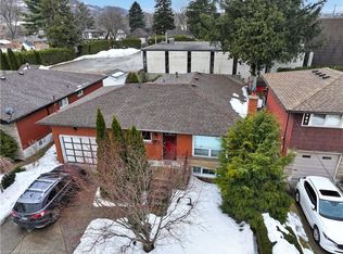 122 Rifle Range Rd, Hamilton, ON L8S3B6