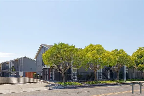 195 E Pacific Ave #2 — Photo 3