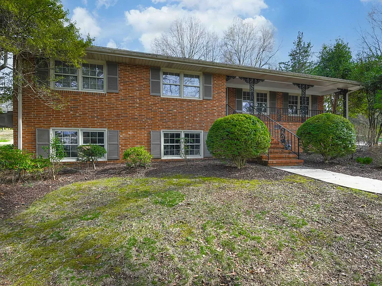 1804 Strathmore Dr — Photo 46