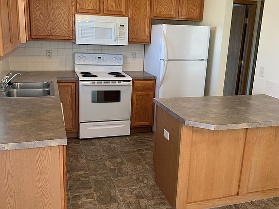 Fully applianced kitchen including microwave.