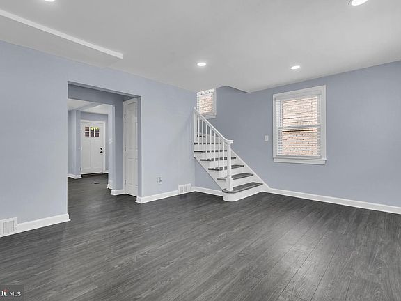 3rd image of 4621 Hillside Rd SE