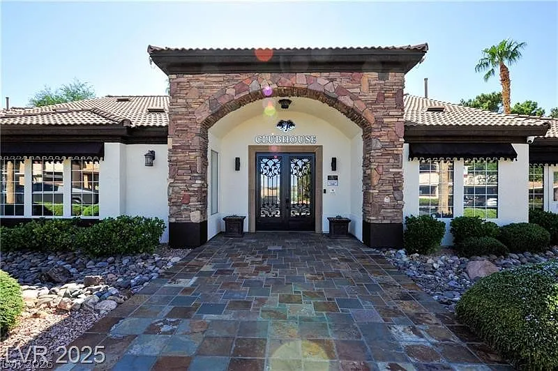 231 W Horizon Ridge Pkwy #1113