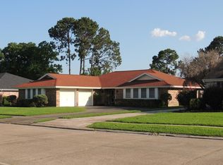 639 W Kitchen Dr, Port Neches, TX 77651