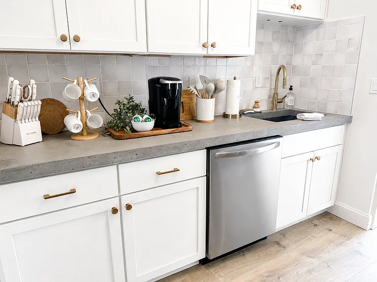 Fully Stocked Updated Kitchen