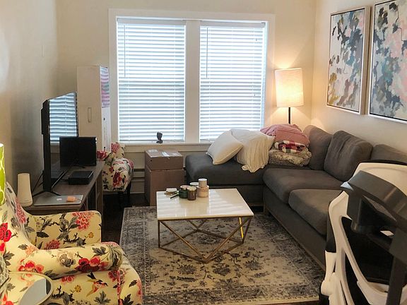 3rd image of 2147-49 N Fremont St #2147-1S