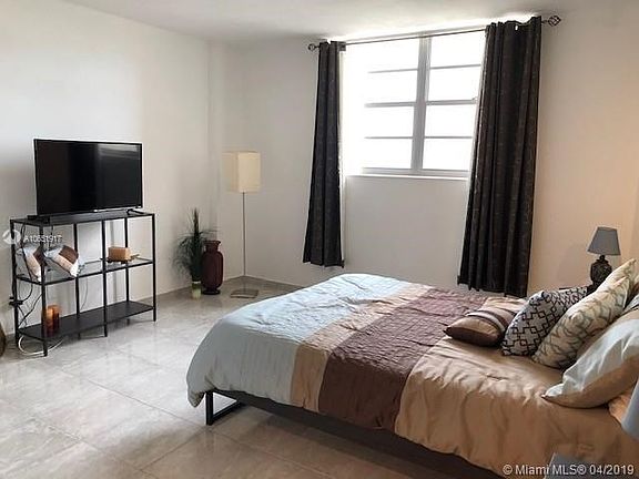 5th image of 90 Edgewater Dr APT 1112