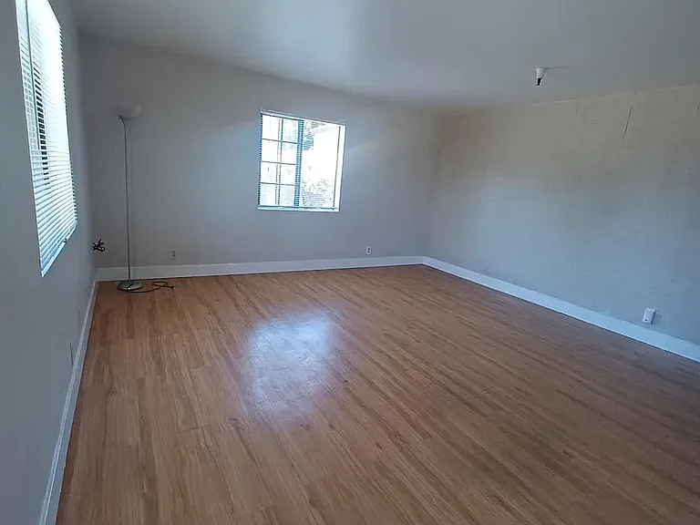 902 3rd St #9 — Photo 1