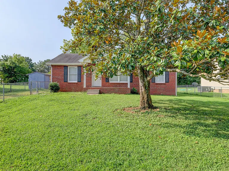 204 Bob White Dr — Photo 1