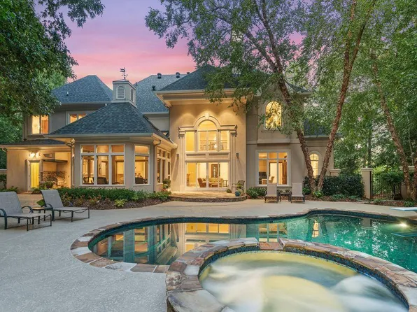 520 Chestnut Rose Ln, Sandy Springs, GA 30327