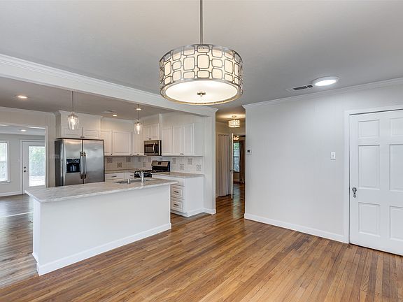 4th image of 852 Northwood Rd