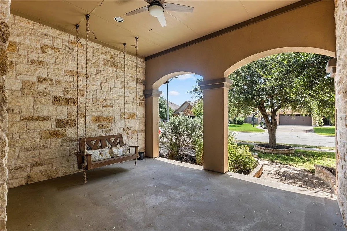 4 bed, 3.0 bath, 3012 sqft, $3,499 — Photo 4