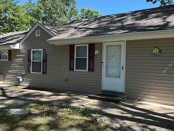 5th image of 463 Spruce Ave
