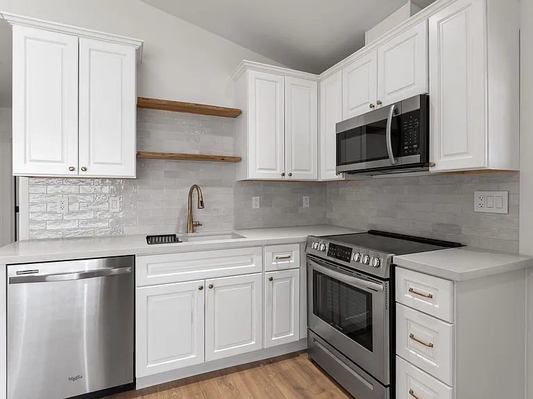 2044 S Forest Ave — Photo 8