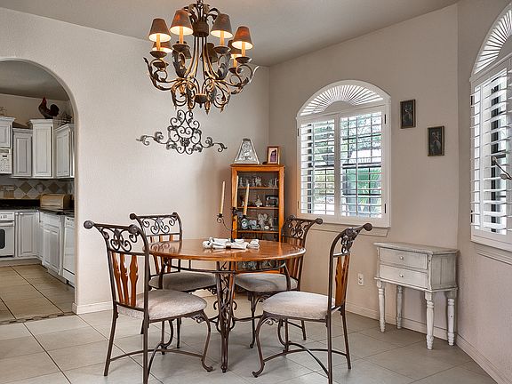 5th image of 620 Timber Oaks Dr